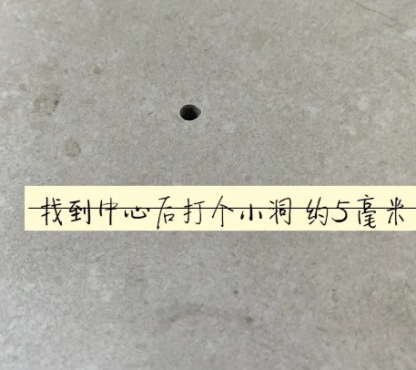 平定瓷砖空鼓维修公司专业解答在瓷砖铺贴过程中，如果砂料搅拌不均匀，将会带来以下问题